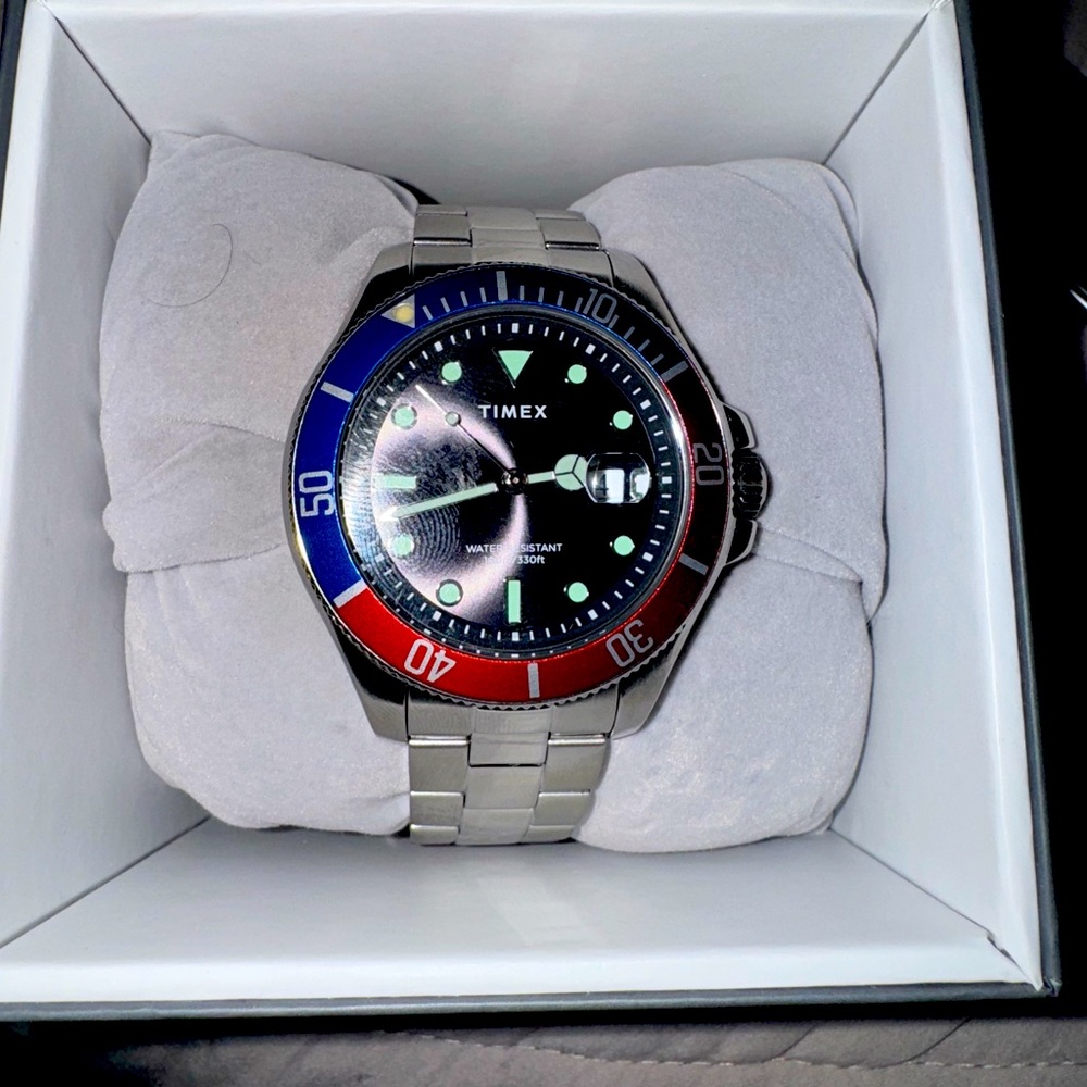 Selling brand new watch